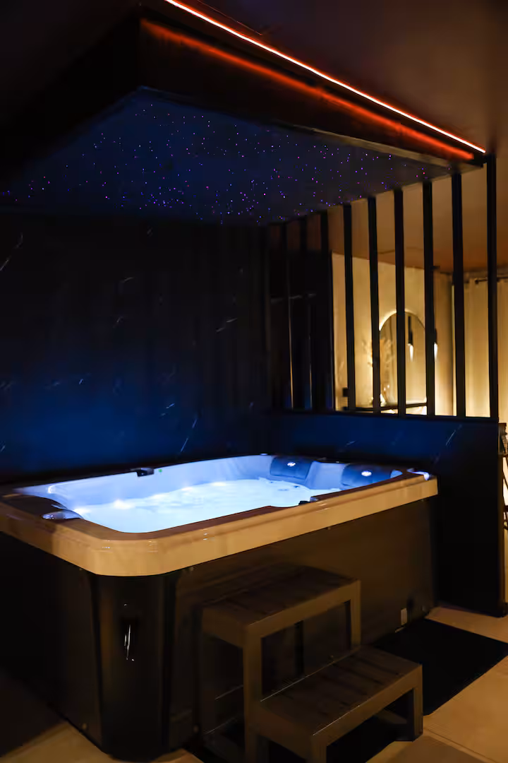 Suite romantique avec jacuzzi privé Benahat — photo 3